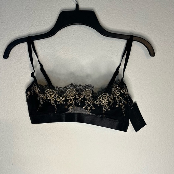 NWT Frederick's of Hollywood, sexy wired, black lace size small/32 bra - Picture 1 of 9